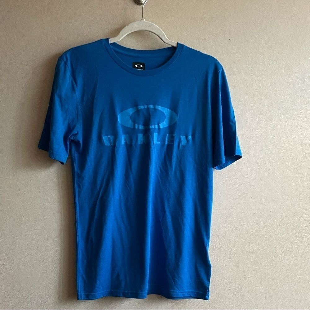 NWOT Oakley Men’s Royal blue shirt size Small